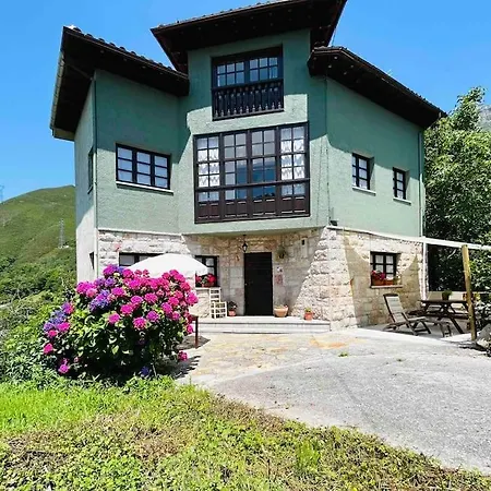 펜션 Acogedora Casa En Arangas Cabrales *